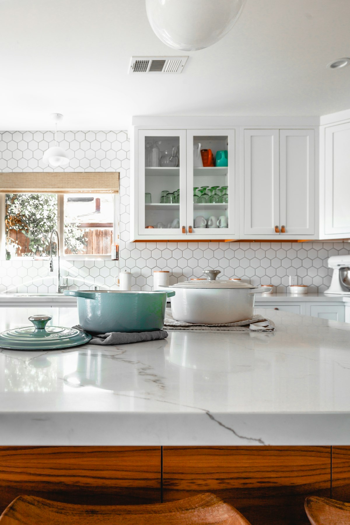 Kitchen dining ambiance